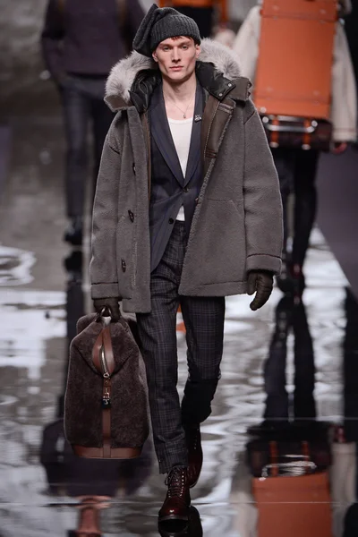Look 18